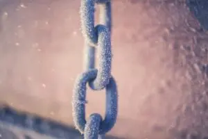 Grey chain link on brown concrete floor 260032 - TN